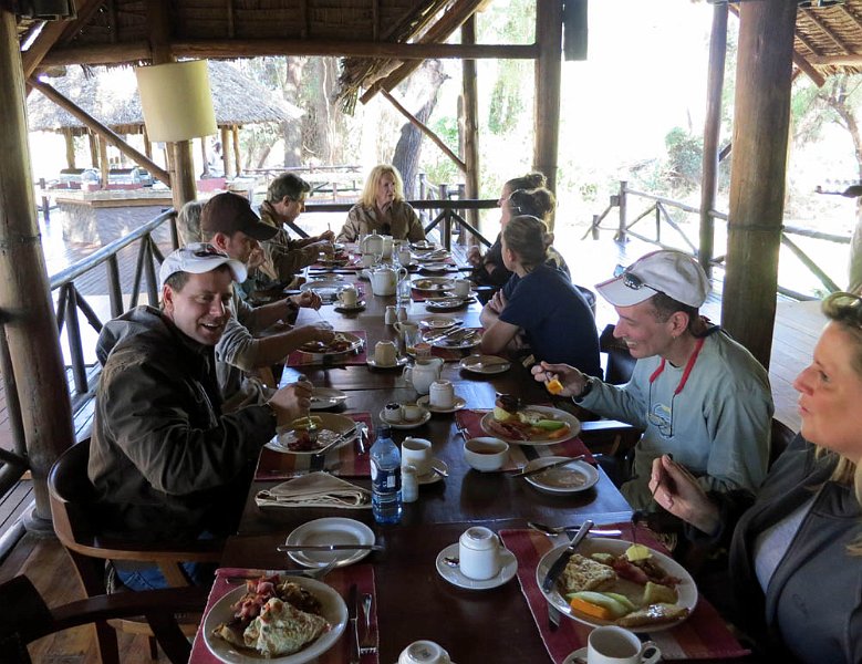 day03IMG_0272.jpg - Lunch, Samburu Reserve, Kenya