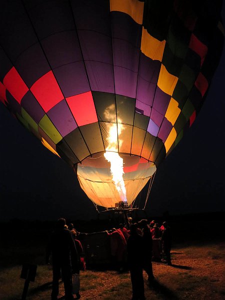 day06IMG_0618.jpg - Almost done inflating the balloon, Masai Mara, Kenya